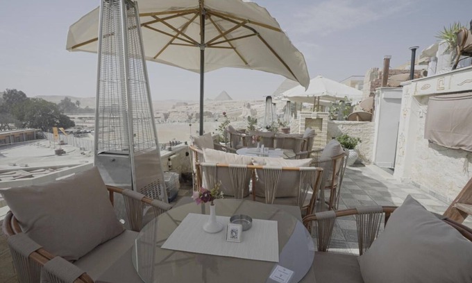 Al Haram Hotel | Charming Hotel Very Close and with The View of The Pyramids and The Great Sphinx