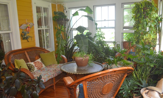 Housatonic House | Charming Housatonic Village Cape