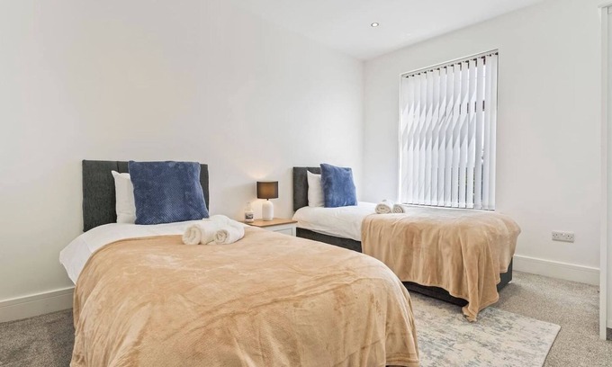 Ashton in Makerfield House | Charming House Free Parking FastWiFi SmartTV