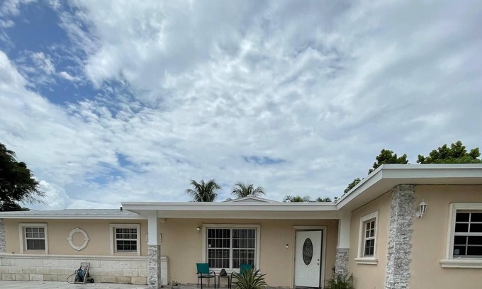 Miami Gardens House | Charming House in enchanting Miami Gardens