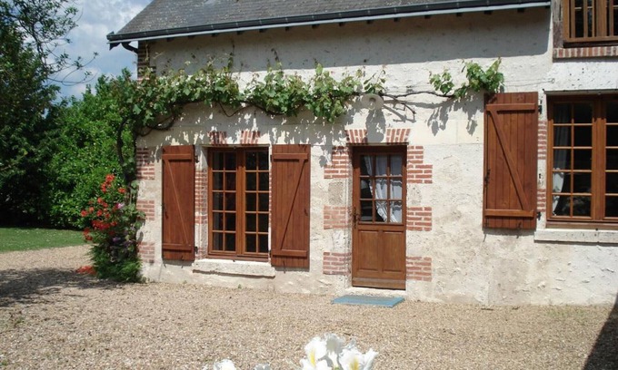 Cheverny Cottage | Charming House Near Cheverny Castle with Garden, BBQ, WiFi, Pet-Friendly, Sleeps 6