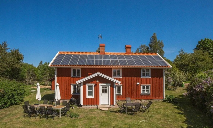 Johanneshov House | Charming house with beach,jetty,sauna,boatsn9 km from Gränna and Lake Vättern