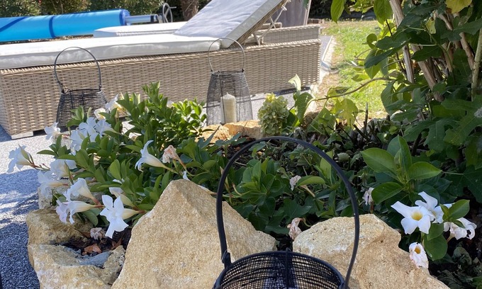 Monprimblanc House | Charming house with swimming pool surrounded by vineyards