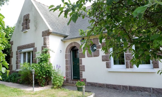 Plouha House | Charming house* with enclosed garden/10 mins from the beach/dogs welcome