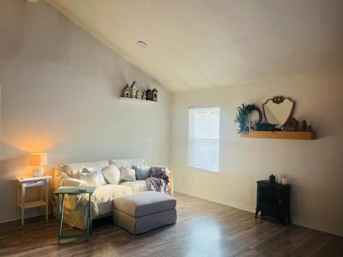Spring House | Charming House18 min IAH-TheWoodlands