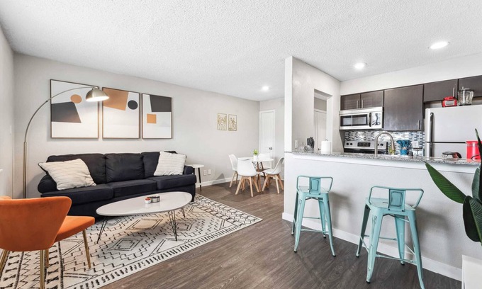 Pleasant Valley Apartment | Charming King Bed 1BR, 5 Min to DT