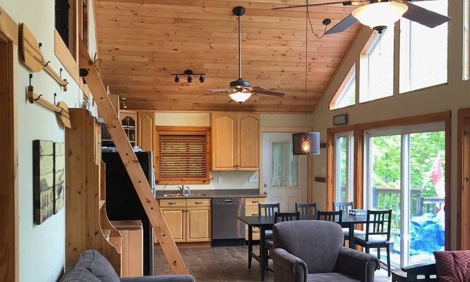 Bracebridge Cottage | Charming Lake Muskoka Island Cottage