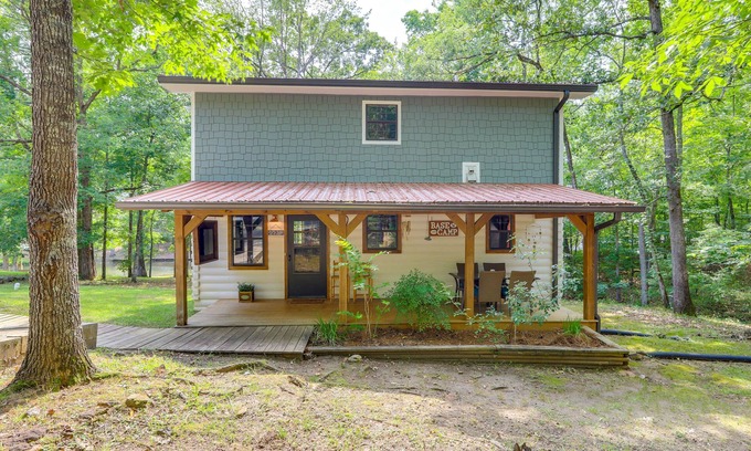 Milledgeville Cabin | Charming Lake Sinclair Cabin: Fire Pit, Dock