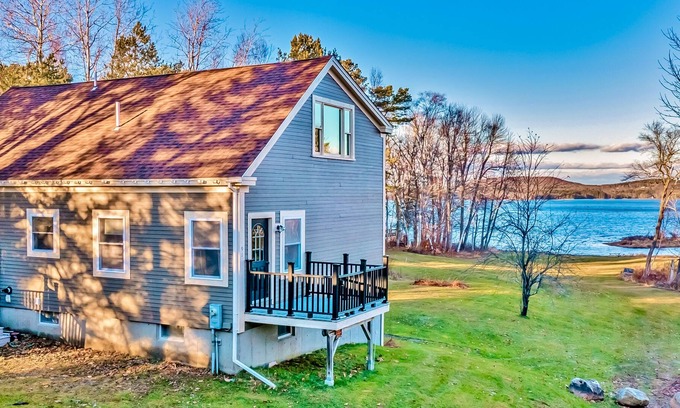 Belfast Apartment | Charming lakefront apartment with balcony, full kitchen, & washer/dryer