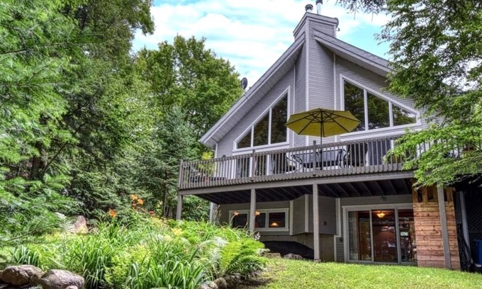 Gore Cabin | Charming lakefront cottage — close to activities for every season!