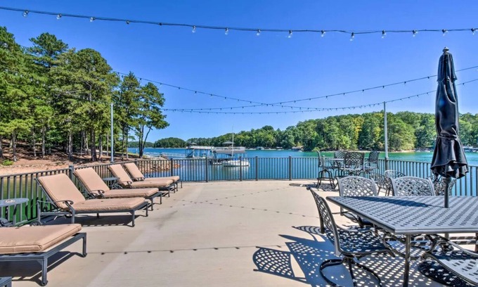 Buford House | Charming lakehouse on Lake Lanier with easy walk to the water