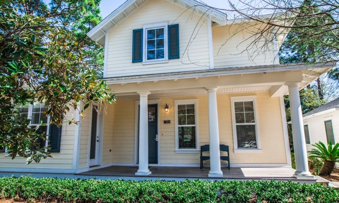 Laurel Grove House | Charming Laurel Grove 2 Bed/3 Bath + Loft - Sleeps 6! Free Wi-Fi!