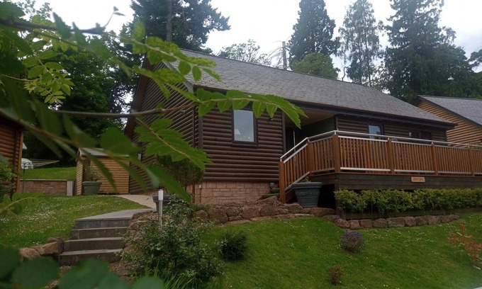 Murthly Cabin | Charming lodge,cosy, comfortable,ideal location