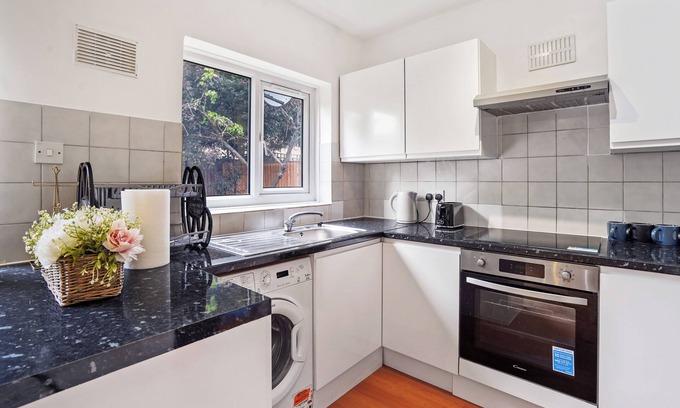 White Hart Lane Apartment | Charming London Apartment Durban Road