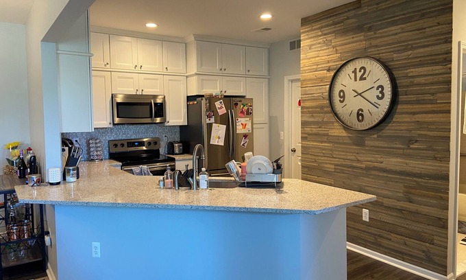 Anchorville Condo | Charming lower level 2-bedroom condo in wonderful Clinton Twp with WiFi, AC