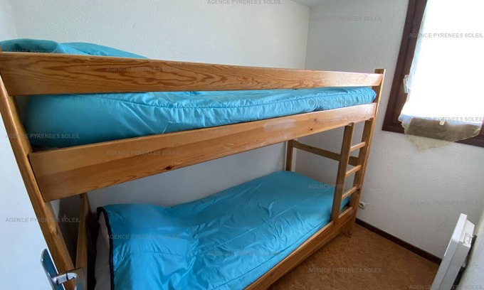 Les Angles Apartment | Charming mezzanine studio cabin for 4, near center, ski locker