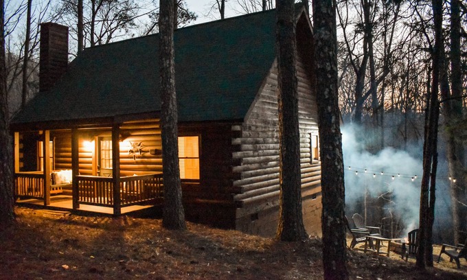 Pine Mountain Cabin | Charming Modern Log Cabin Near FDR State Park & Callaway Gardens