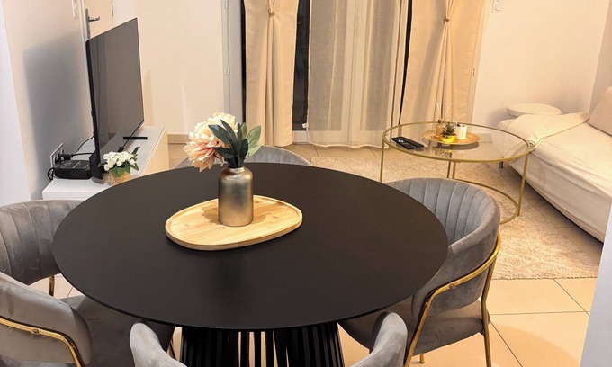 Estanove Apartment | Charming modern T2 with secure parking - Near Montpellier city center