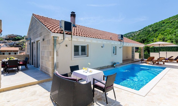 Mokosica Villa | Charming Mokosica Villa | 3 Bedrooms | Villa Tranquility Nest Beniva | Private Pool | Partial Sea Vi