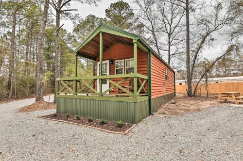 New Bern House | Charming New Bern Log Cabin - Pets Welcome!