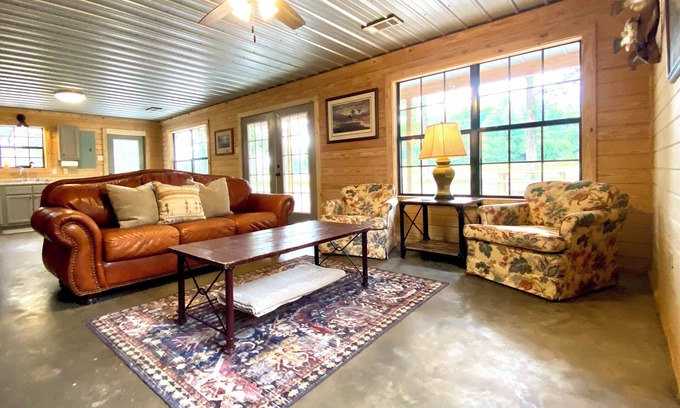 Sardis Cabin | Charming Newly Renovated 2-Bedroom Cabin with highspeed WiFi, in peaceful Sardis