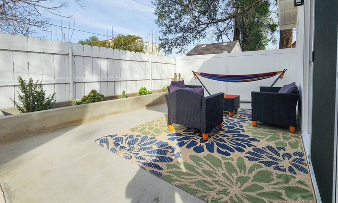 Canoga Park House | Charming Oasis Retreat - Cozy & Luxe!
