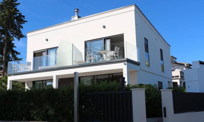 Ugljan Apartment | Charming one-bedroom apartment in Ugljan