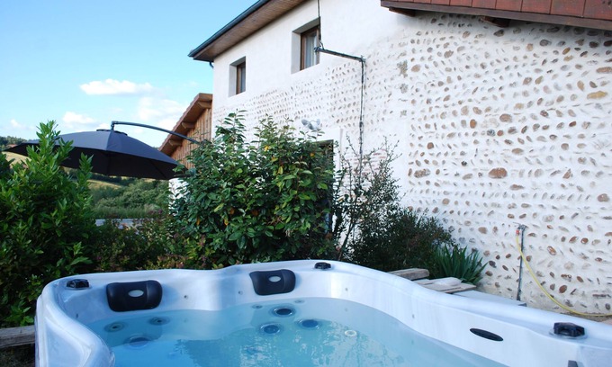 Roybon Other | Charming pebble house, outdoor jacuzzi, on the edge of the woods