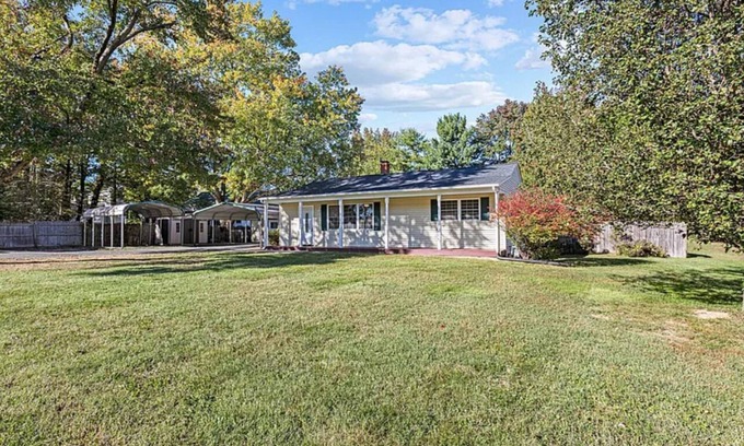 Fredericksburg House | Charming Pet Friendly 4-bedroom house in quaint Fredericksburg with WiFi, AC