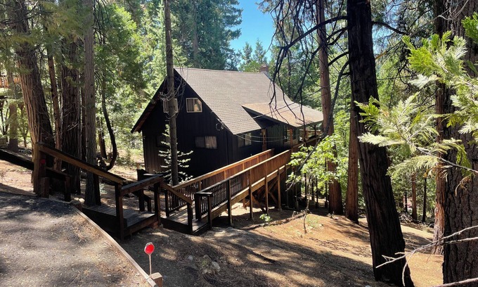Glencoe Ski Chalet | Charming Pet-friendly Chalet-style Cabin Getaway —Lakemont lake access