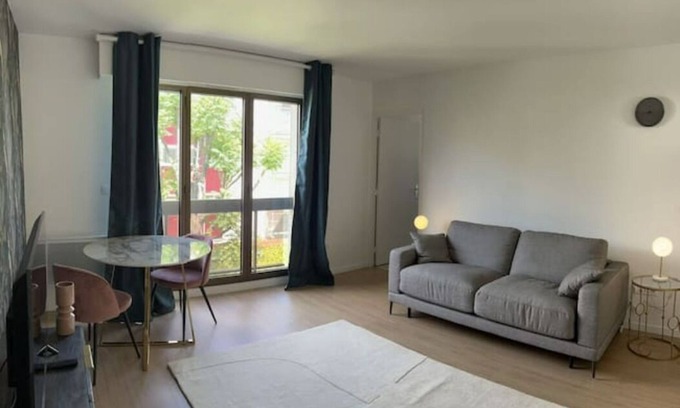 Neuilly-sur-Seine Apartment | Charming renovated T1 Neuilly-sur-Seine : Mobility lease