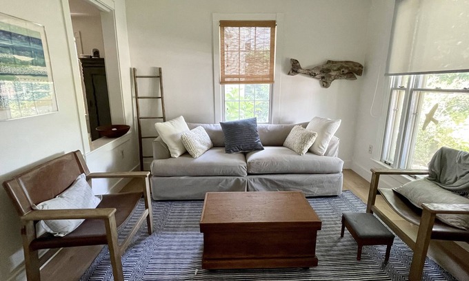 Bristol House | Charming renovated carriage house in the heart of historic Bristol.
