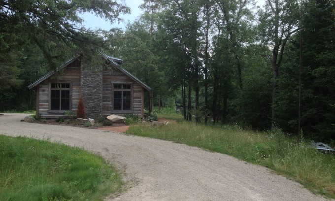 Dunbar Cabin | Charming Riverfront Log Cabin ~ River Paradise!