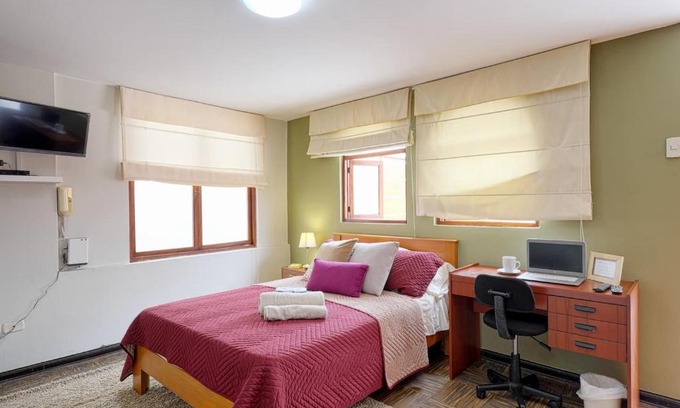 Santa Cruz House | Charming Rooftop Studio in Miraflores Guesthouse