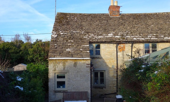 Lechlade Cottage | Charming, secluded, characterful cottage in the heart of Lechlade