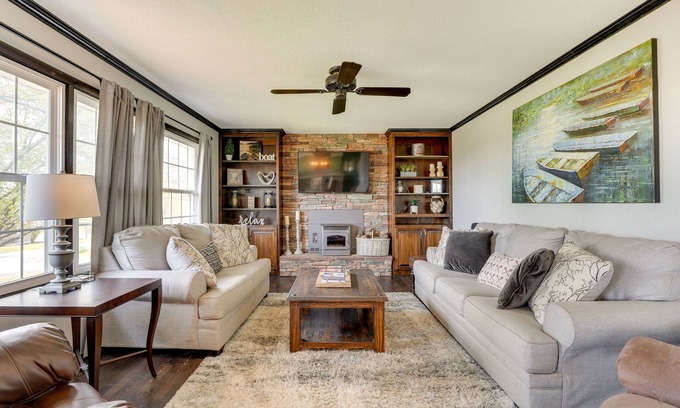 Shell Knob House | Charming Shell Knob Home: 16 Mi to Dogwood Canyon!