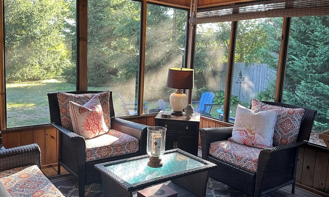 Kenyon House | Charming South County Cottage by the Sea
