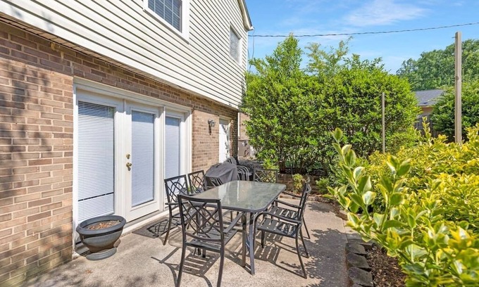 SouthPark House | Charming SouthPark home, fenced-in yard