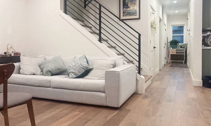 Richmond House | Charming Spacious 2-bedroom house with Study in Central Portland