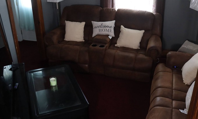 Geneva House | Charming, Spacious 3 bedroom house W/WiFi, AC in Geneva -Hot Tub - Outside Bar
