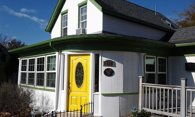 Golden Apartment | CHARMING Studio Apartment in Historic home downtown Golden