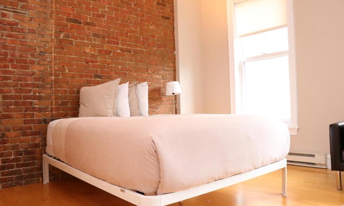 Columbus Apartment | Charming Studio in Boston Brownstone, #6