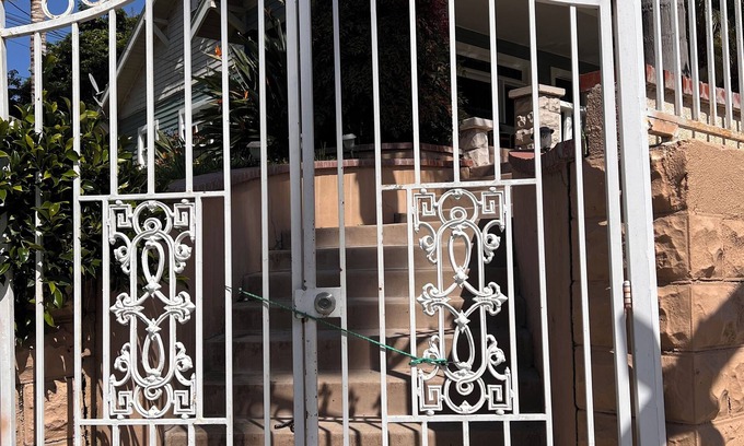 Downtown Riverside House | Charming studio uint in a house -Riverside with WiFi and AC all private gate