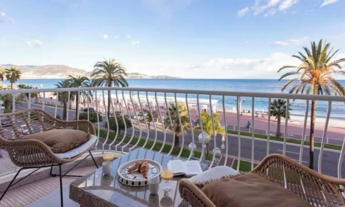 La Californie Apartment | Charming Studio with Panoramic View of the Mediterranean Sea in Nice