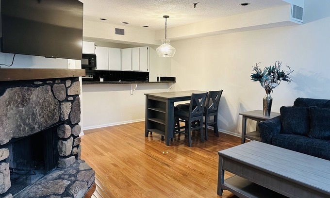 Johnson City House | Charming Tennessee Townhome! 2 Bedroom in North JC - Townhome with patio