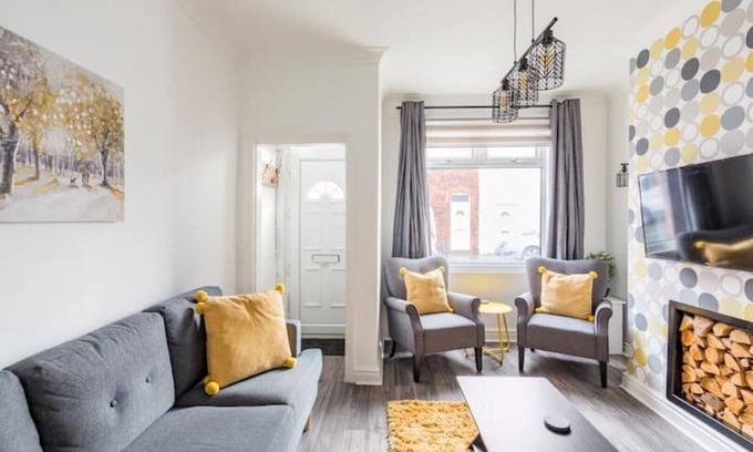 Hoylake House | Charming Terraced House in the centre of Hoylake