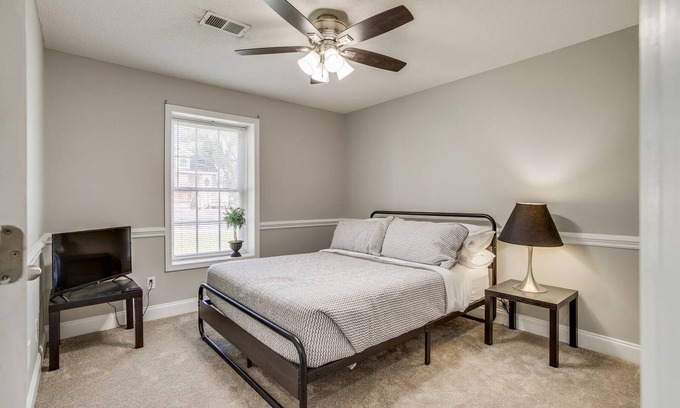 Johnson City House | Charming Townhome - 2 story, 2 bd, 2 bath, 1 car garage. No smoking. No pets.