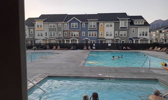 Orem North House | Charming townhome with AC, fitness room, WiFi in brilliant Vineyard