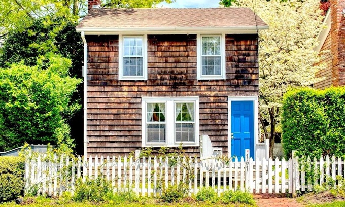 Sag Harbor Cottage | Charming two bedroom cottage--walk to village