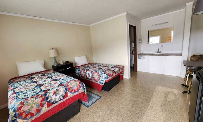 Warsaw House | Charming Unit Near Truman Lake – Ideal for Outdoor and Relaxing Adventures